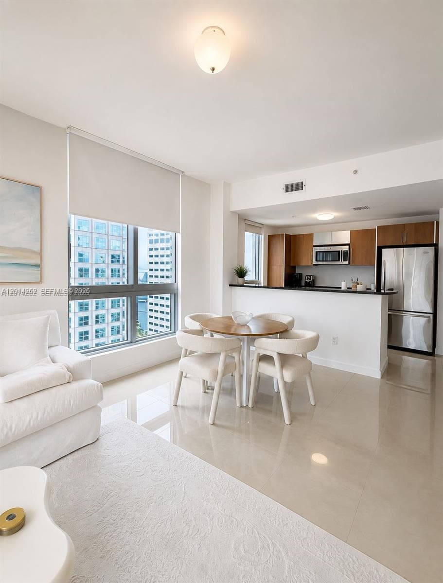 300 S Biscayne Blvd # 3701, Miami FL 33131