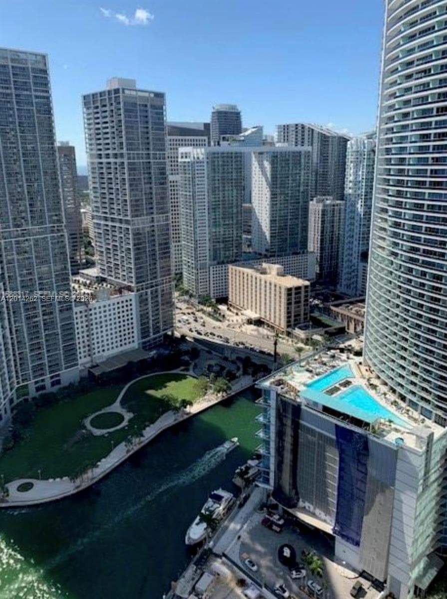 300 S Biscayne Blvd # 3701, Miami FL 33131