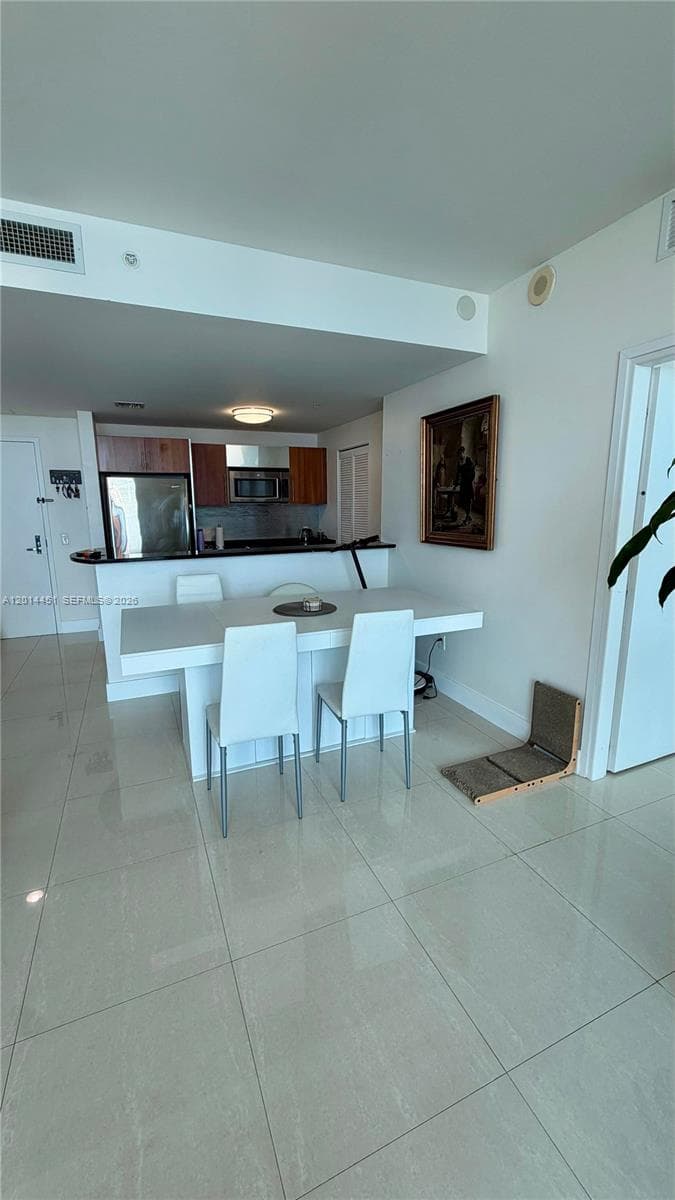 300 S Biscayne Blvd # 3212, Miami FL 33131