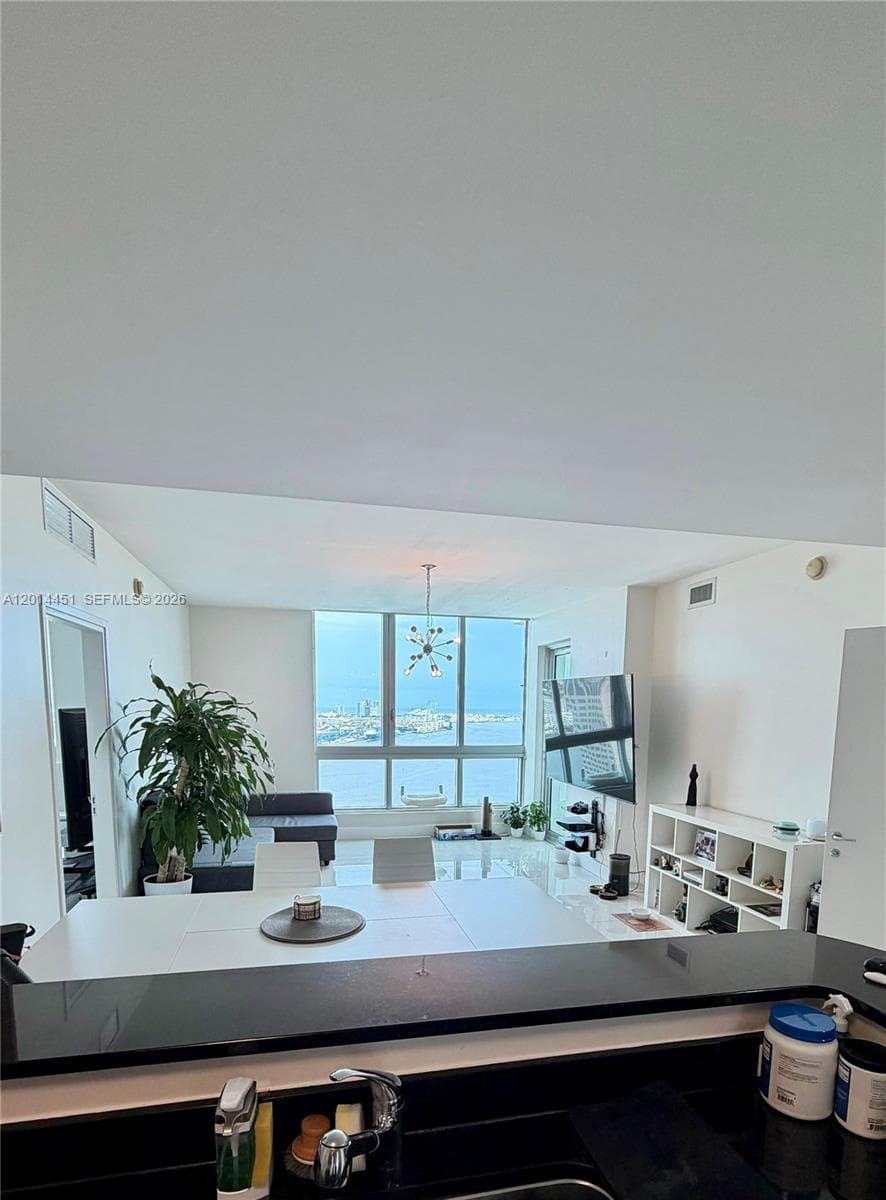300 S Biscayne Blvd # 3212, Miami FL 33131