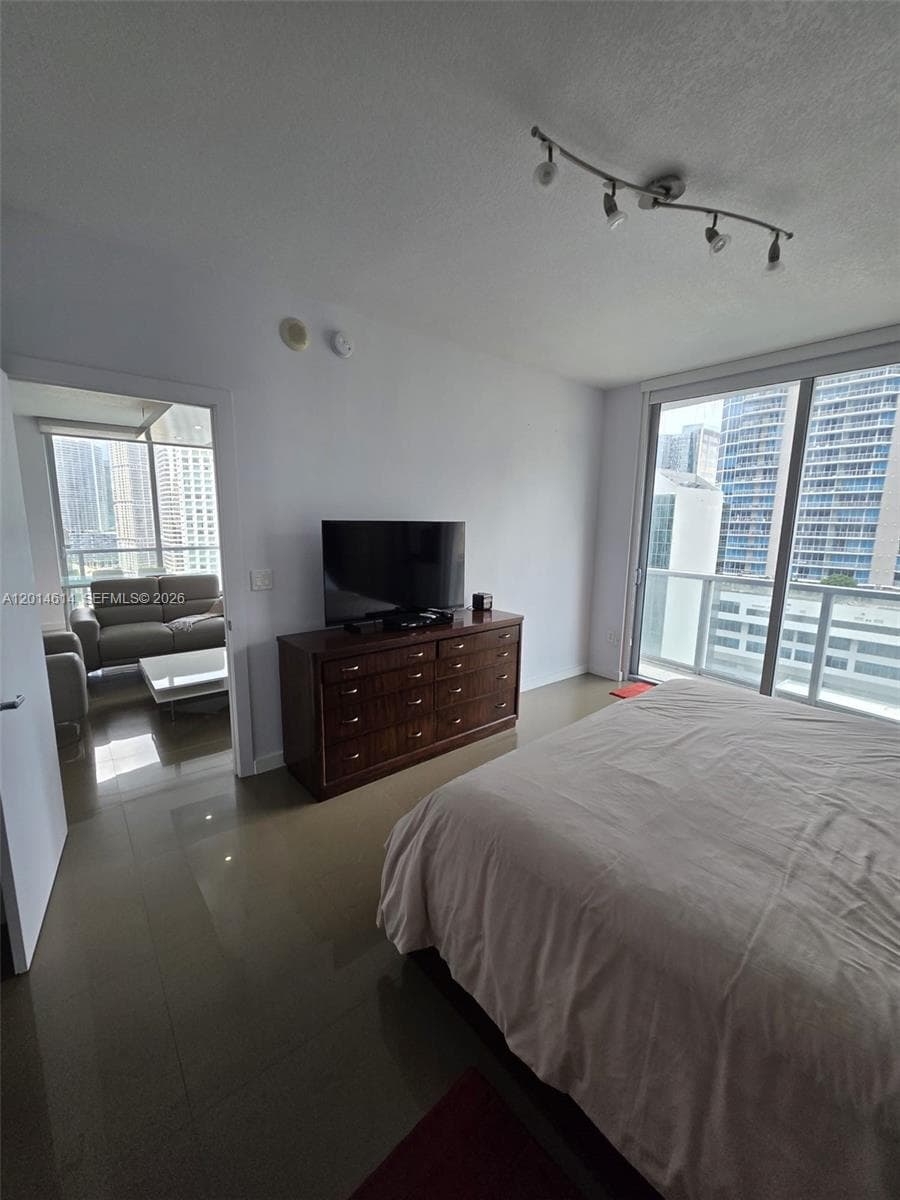 1060 Brickell Ave # 2201, Miami FL 33131