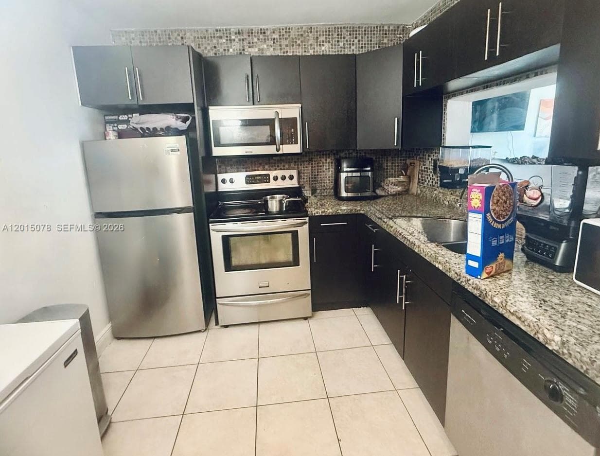 488 NW 165th St Rd # 512, Miami FL 33169