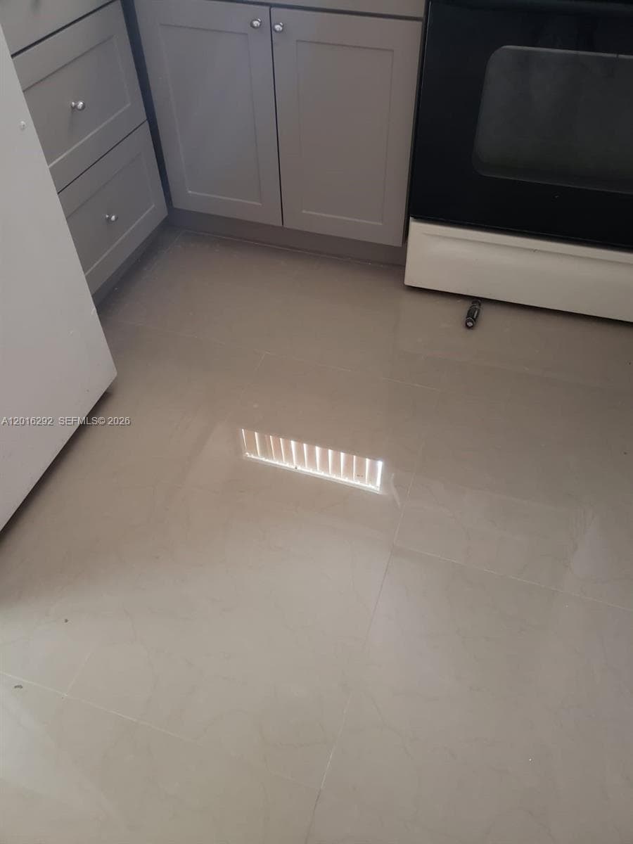 1800 NW 19th St # 9, Miami FL 33125