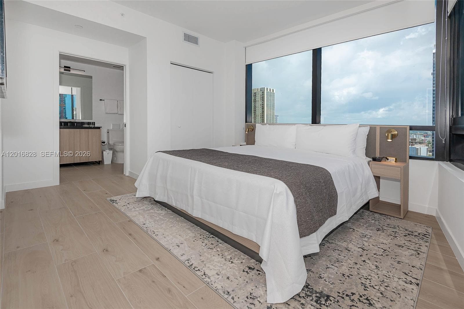 225 N Miami Ave # 2801, Miami FL 33128