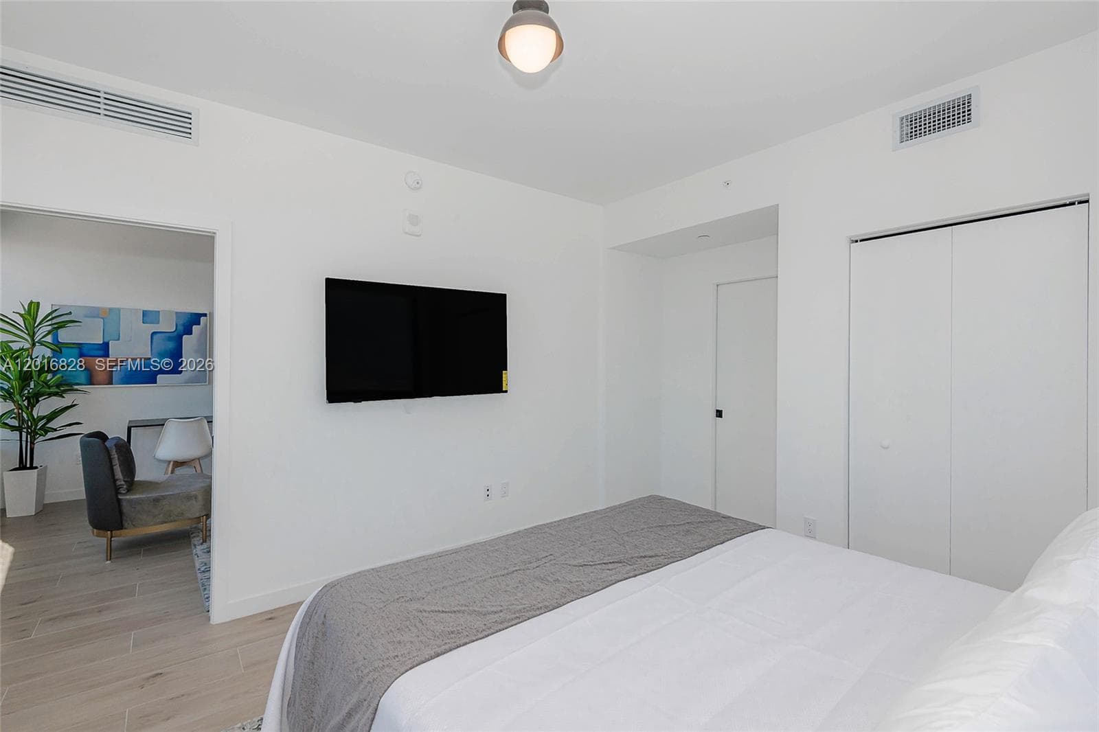 225 N Miami Ave # 2801, Miami FL 33128