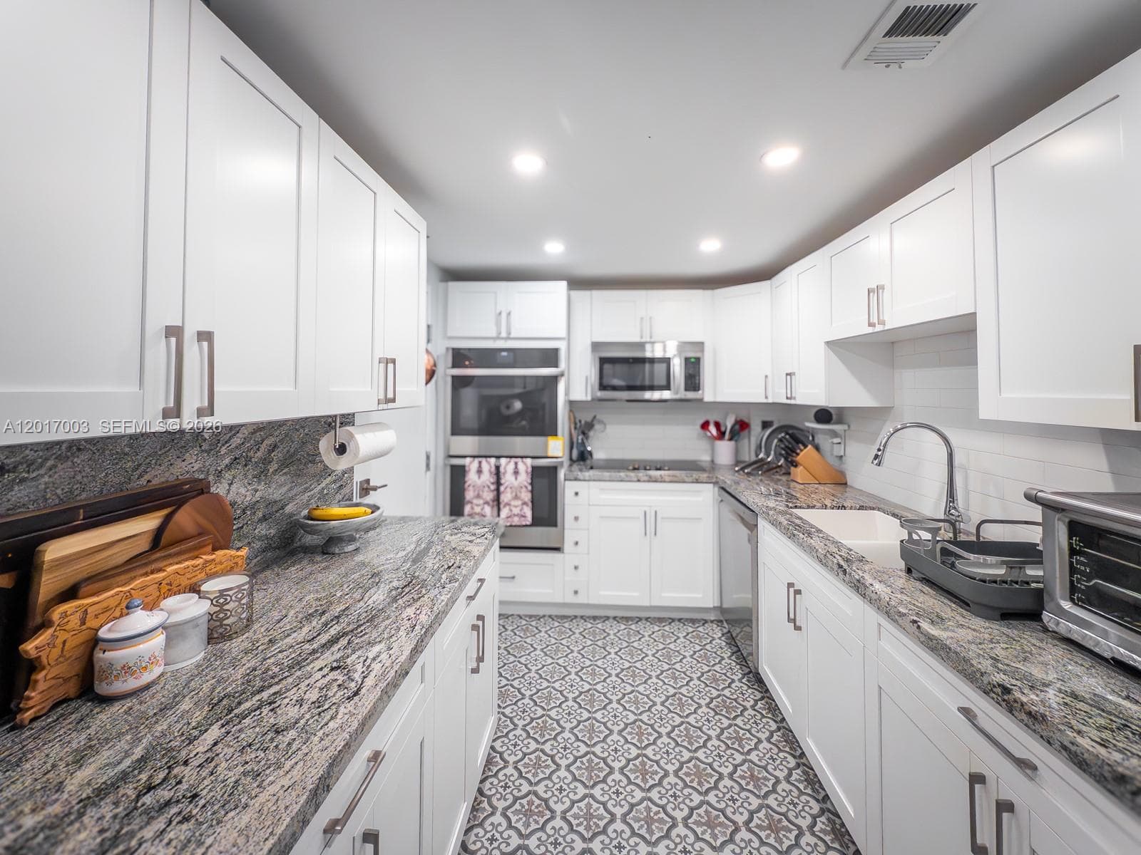 90 Edgewater Dr # 114, Coral Gables FL 33133