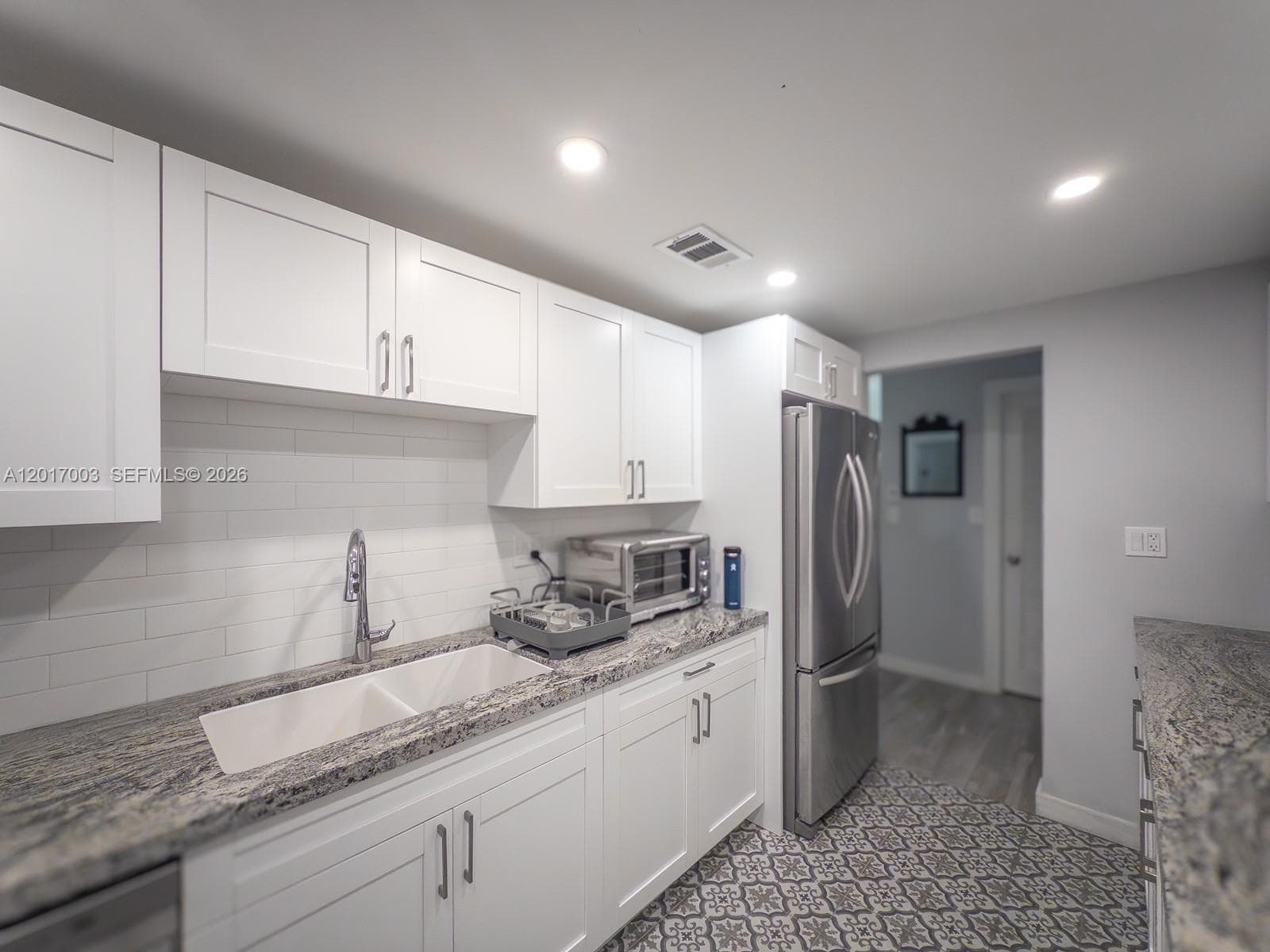 90 Edgewater Dr # 114, Coral Gables FL 33133