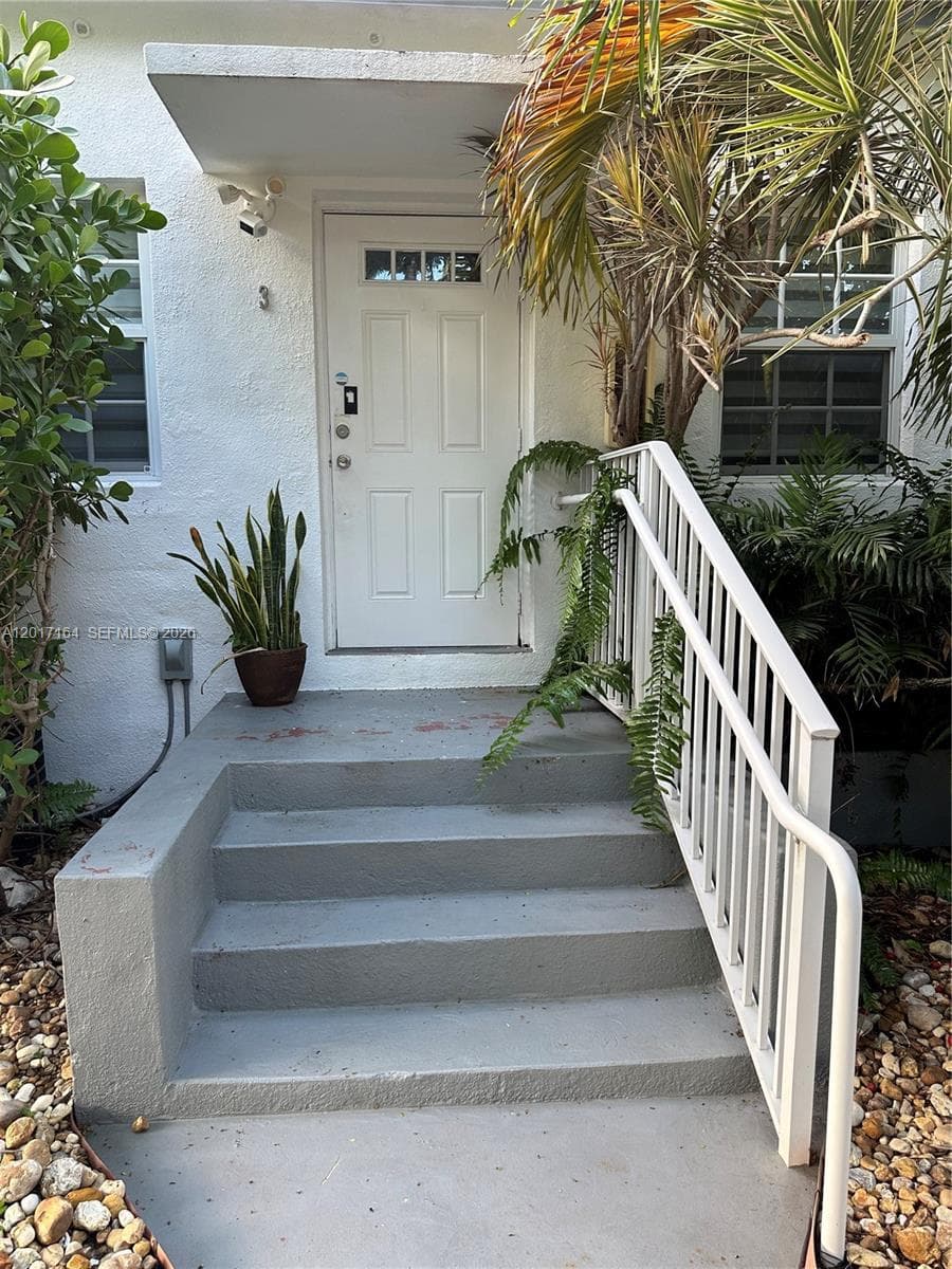 8401 Crespi Blvd # 3, Miami Beach FL 33141