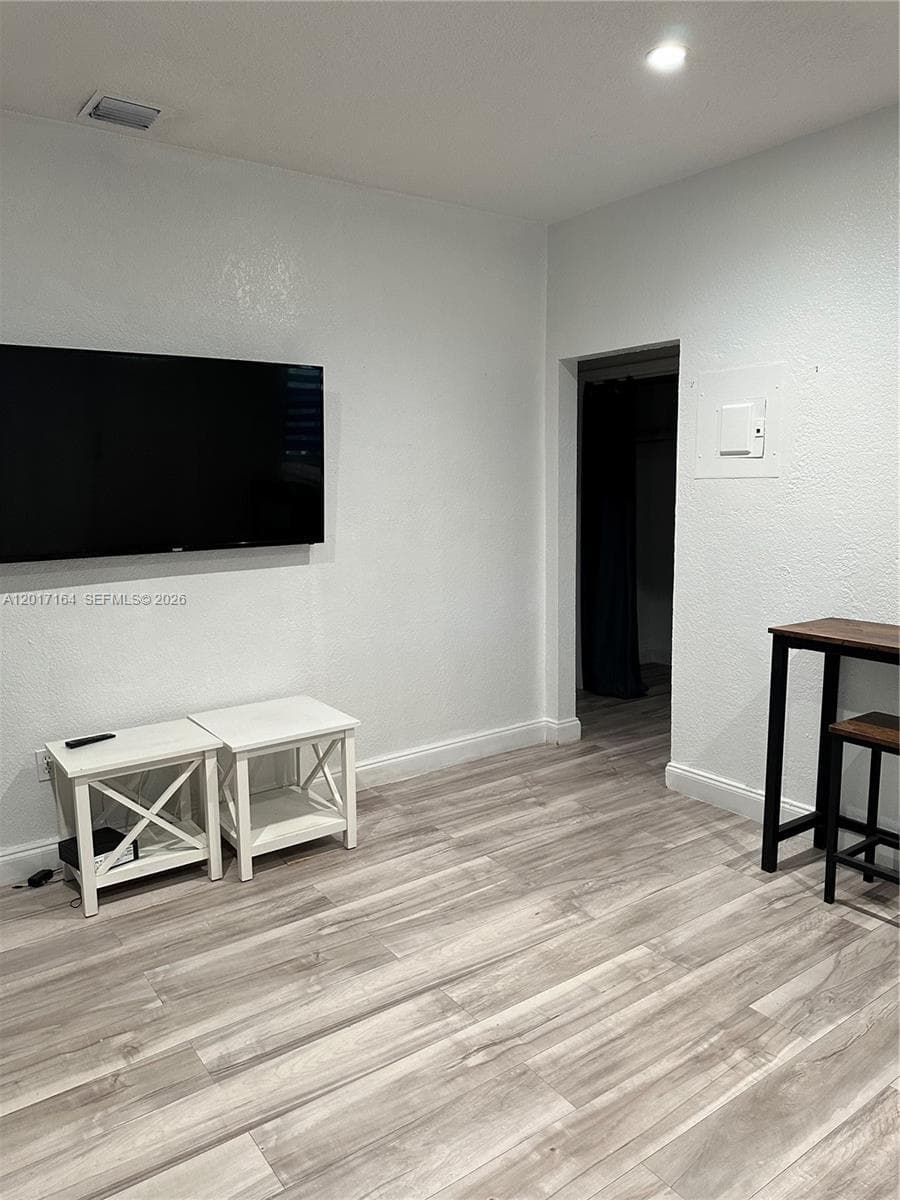 8401 Crespi Blvd # 3, Miami Beach FL 33141