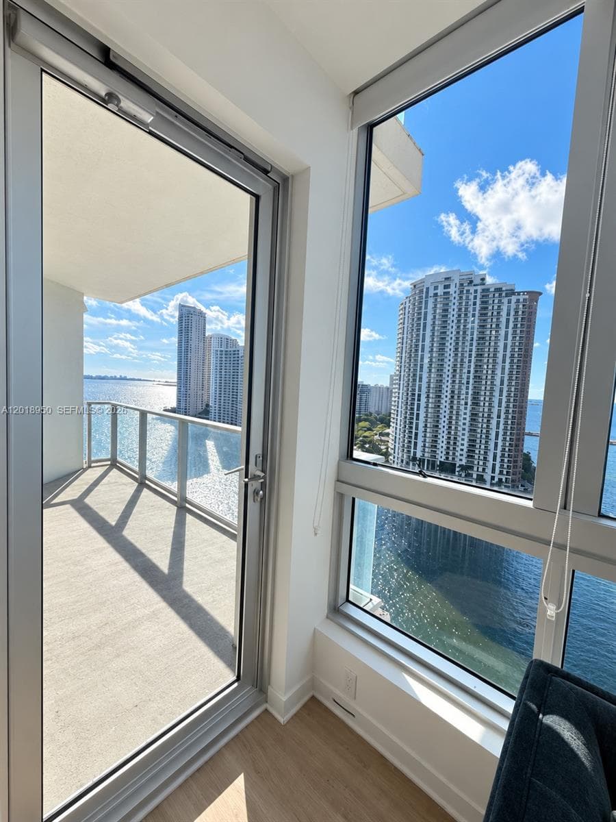 300 S Biscayne Blvd # 1606, Miami FL 33131