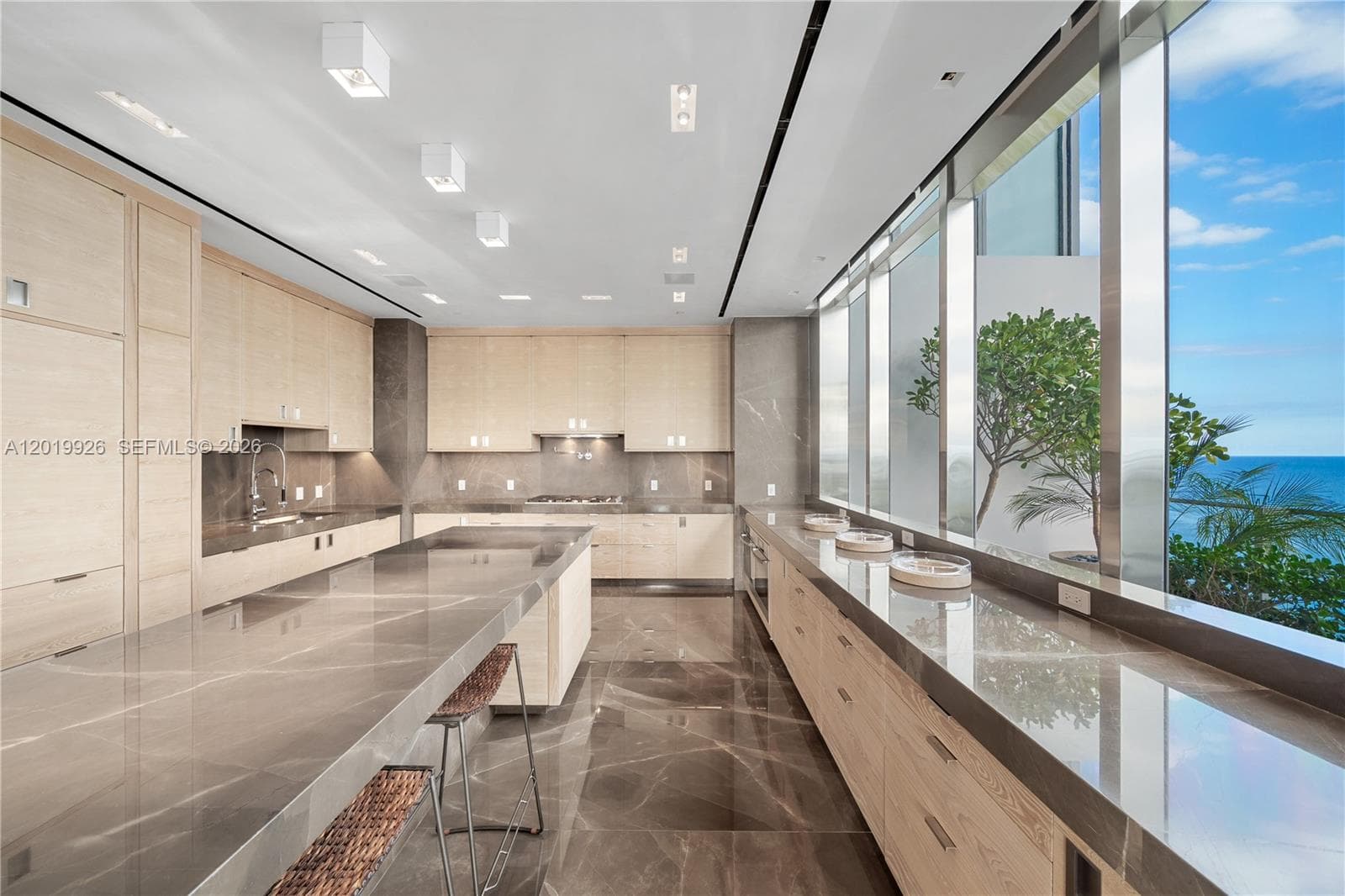 800 S Pointe Dr # 2204, Miami Beach FL 33139