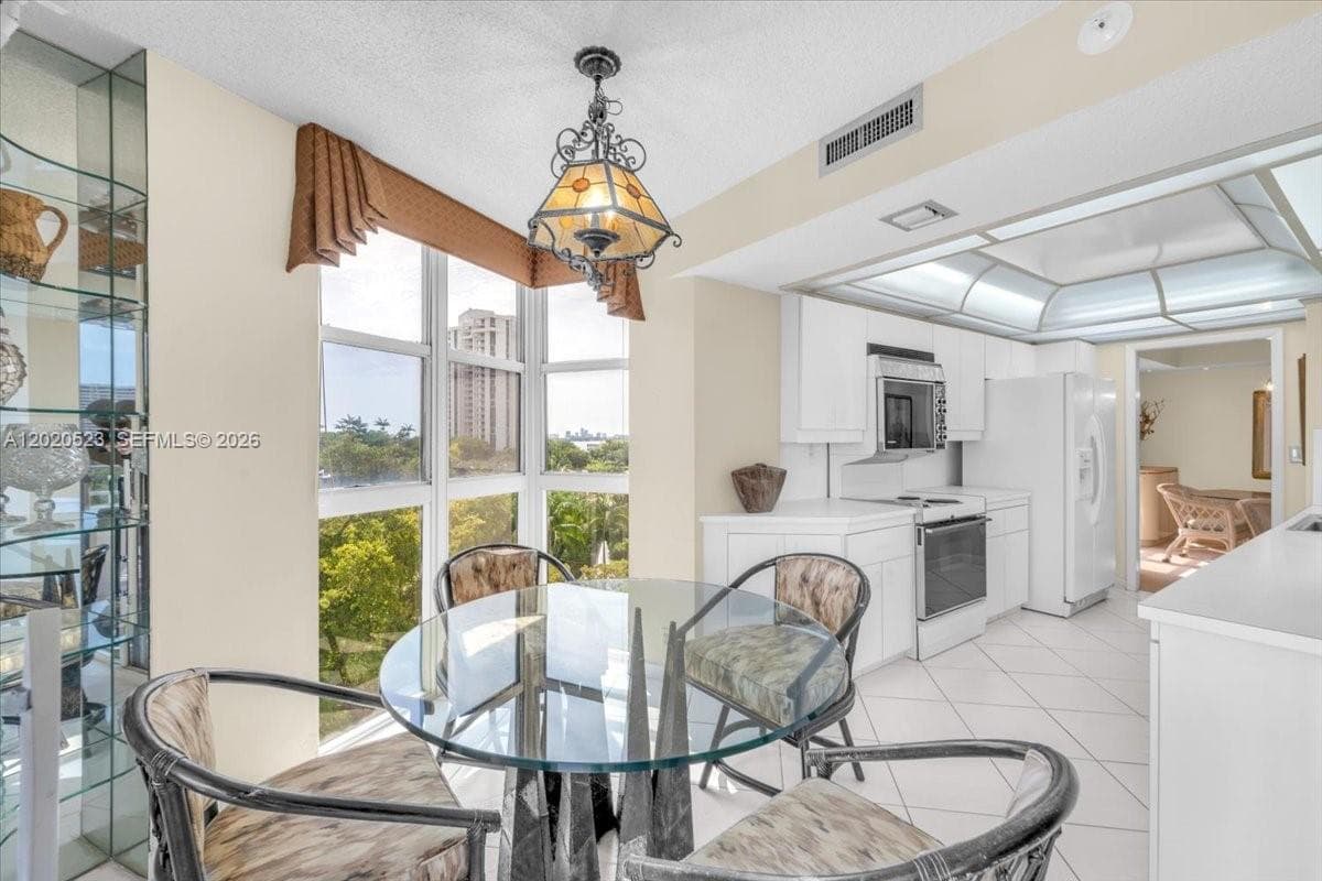 1000 Quayside Ter # 701, Miami FL 33138