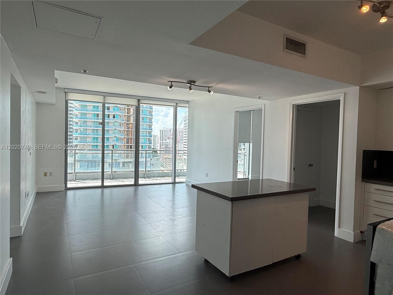 92 SW 3rd St # 1804, Miami FL 33130