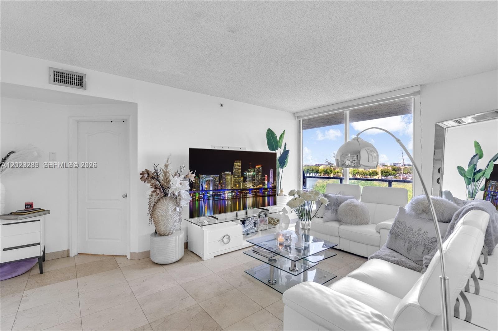 5077 NW 7th St # 517, Miami FL 33126