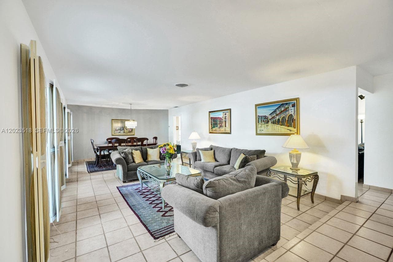 8521 SW 86th Ct, Miami FL 33143