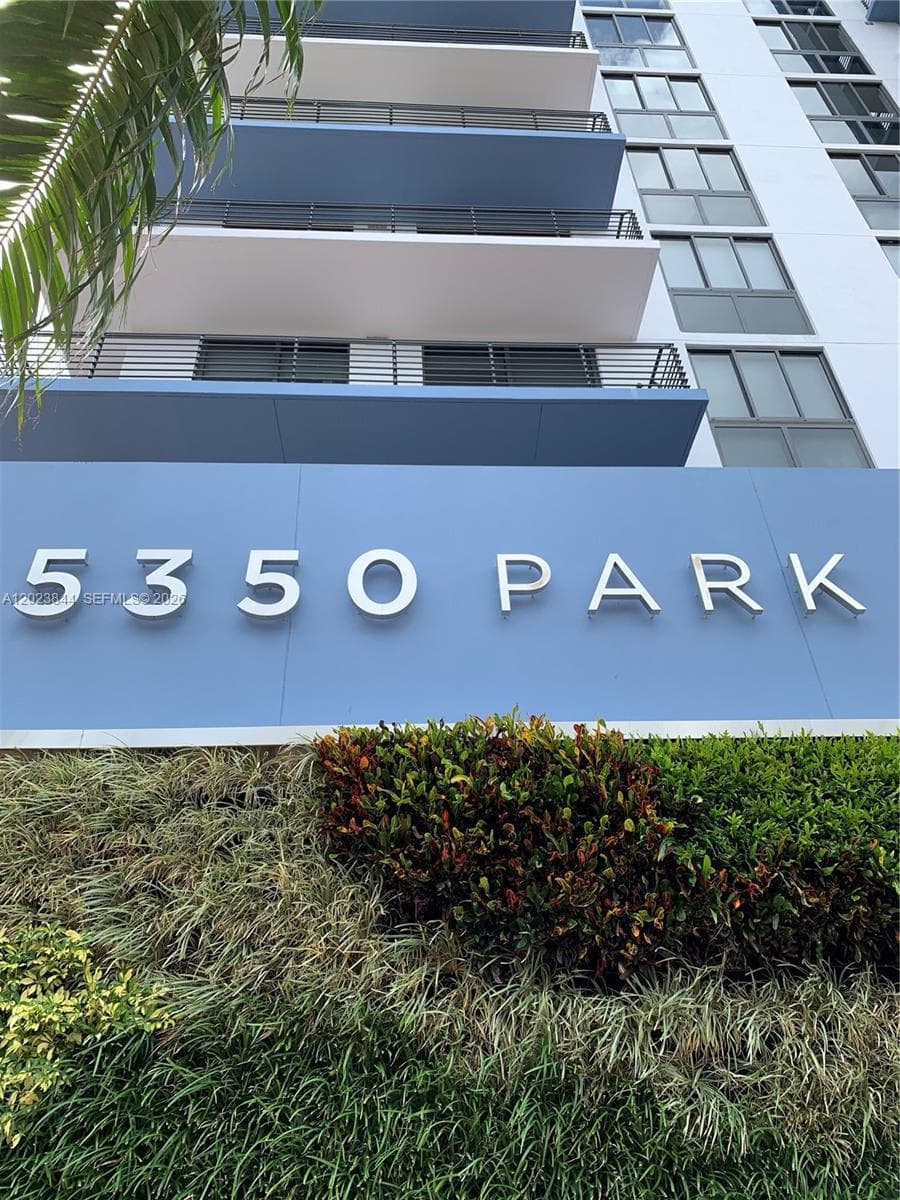 5350 NW 84 Ave # 1601, Doral FL 33166