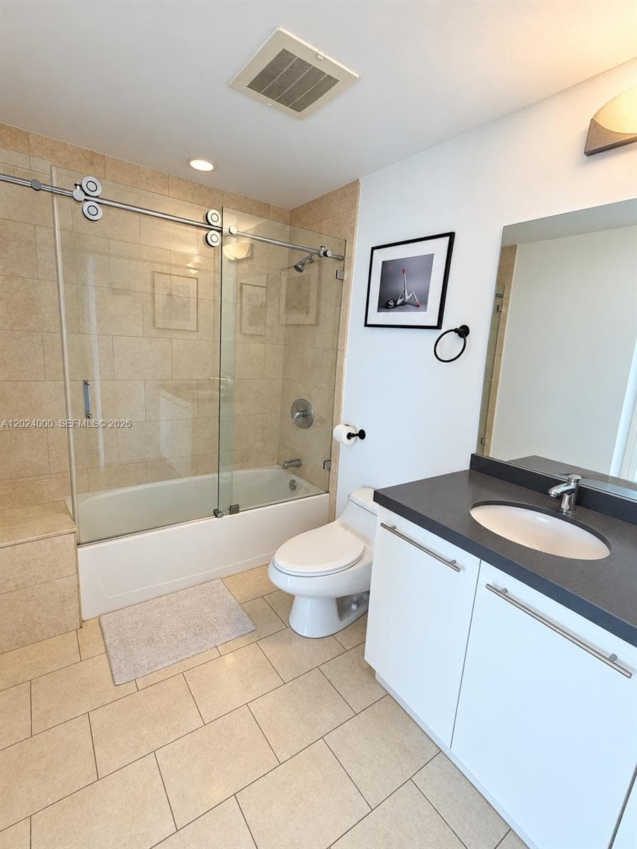90 SW 3rd St # 1811, Miami FL 33130