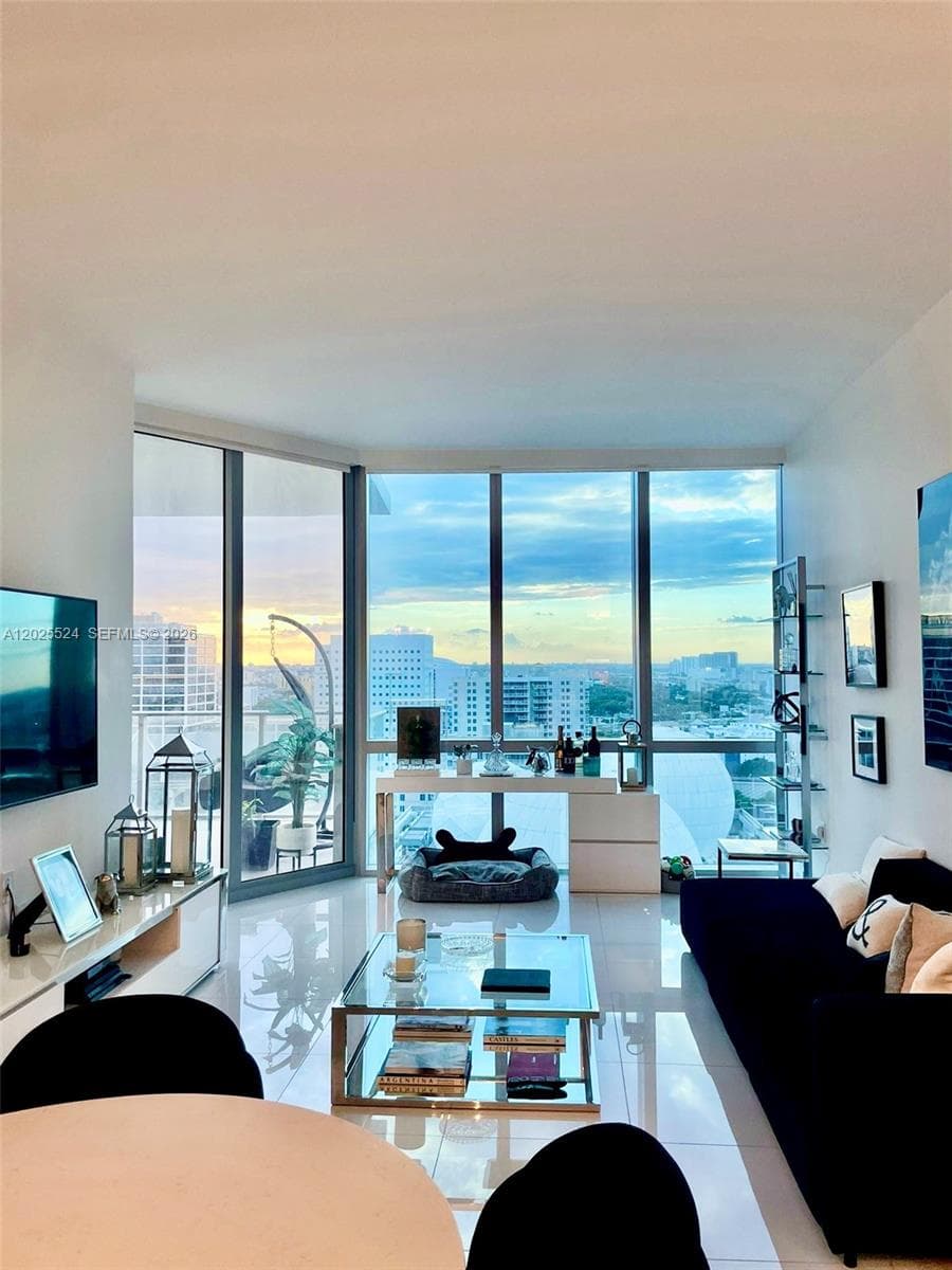 851 NE 1st Ave # 1808, Miami FL 33132