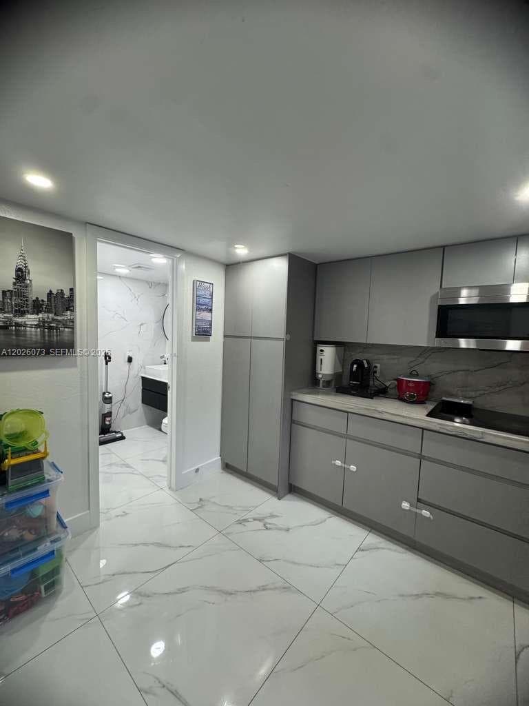 8430 NW 8th St # B11, Miami FL 33126