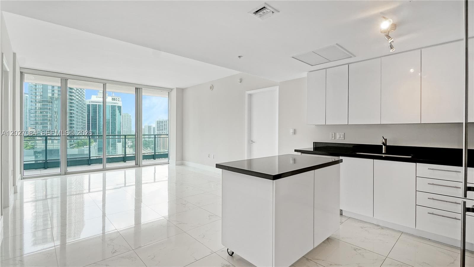 92 SW 3rd St # 1803, Miami FL 33130