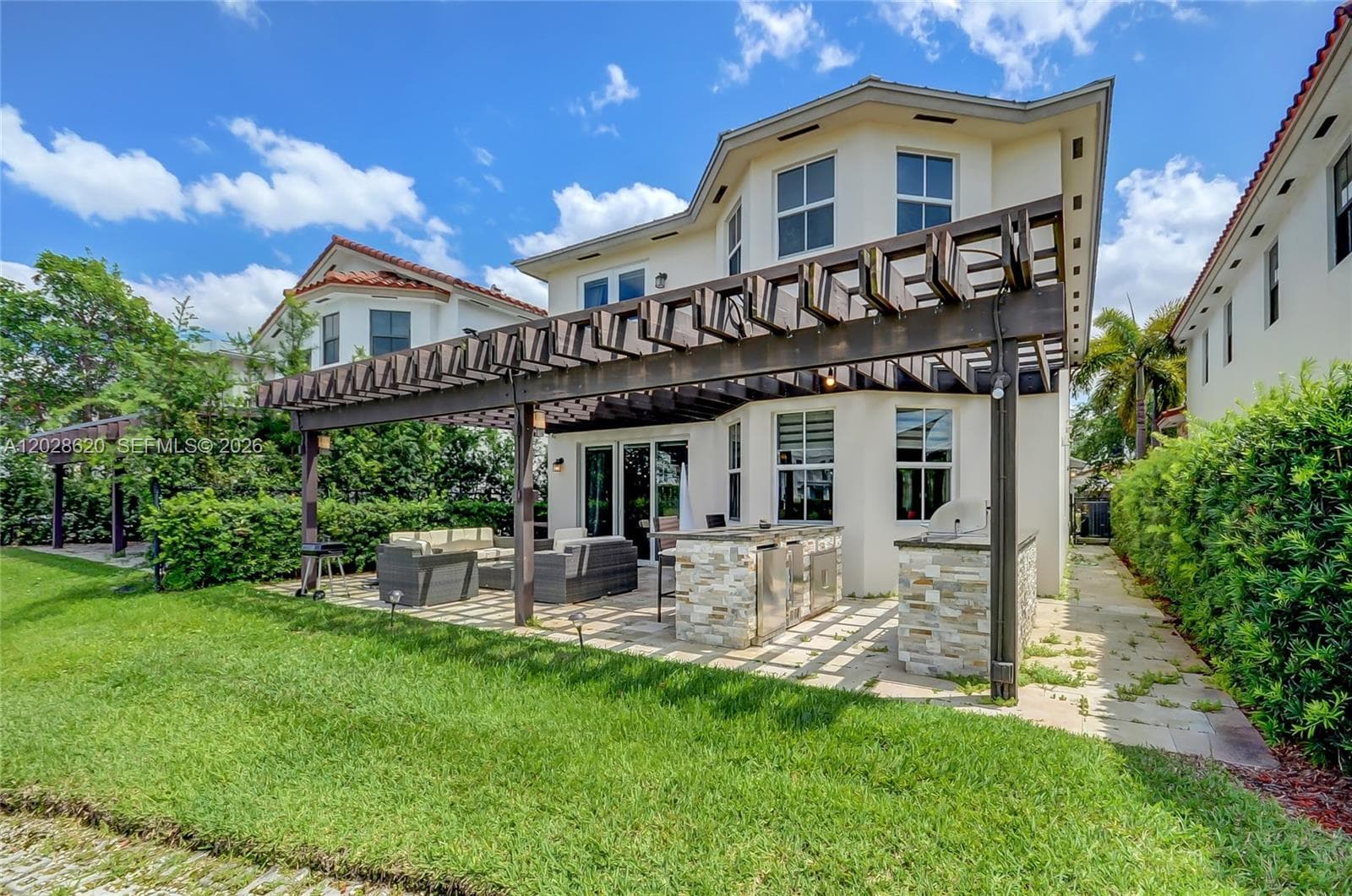 10555 NW 69th Ter, Doral FL 33178