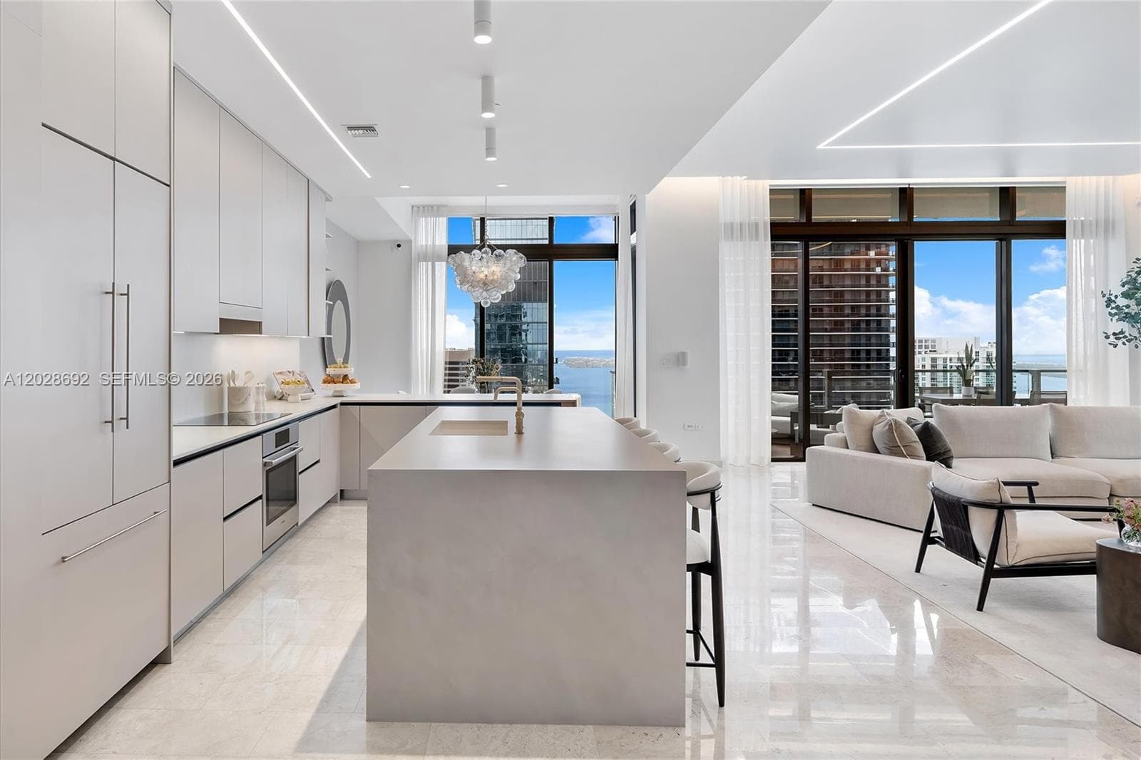 88 SW 7th St # 4001, Miami FL 33130
