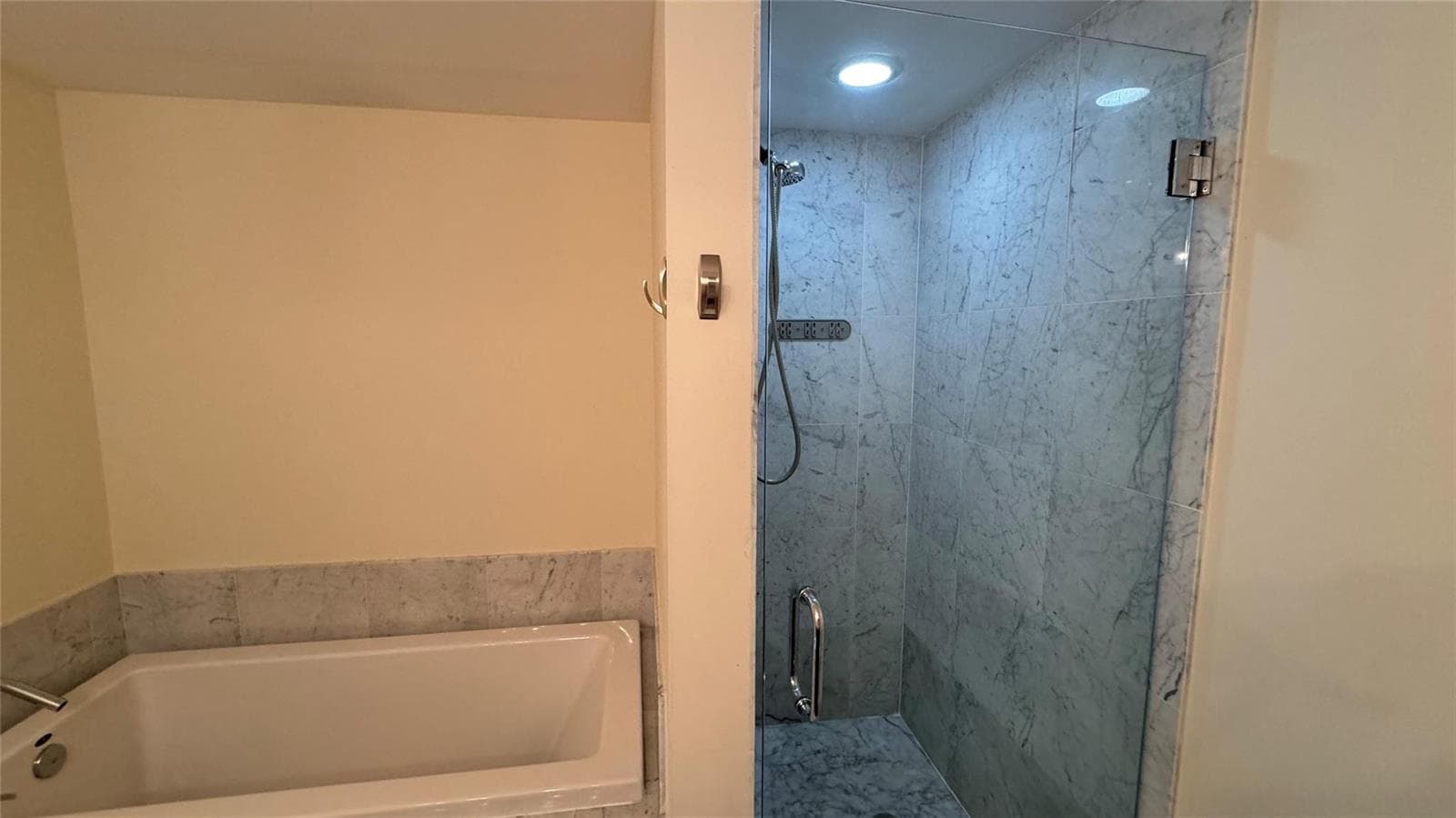 253 NE 2nd Street # 3208, Miami FL 33132