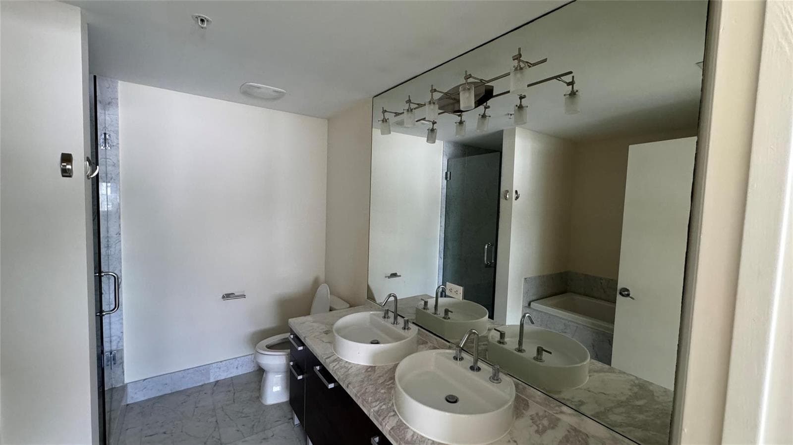 253 NE 2nd Street # 3208, Miami FL 33132