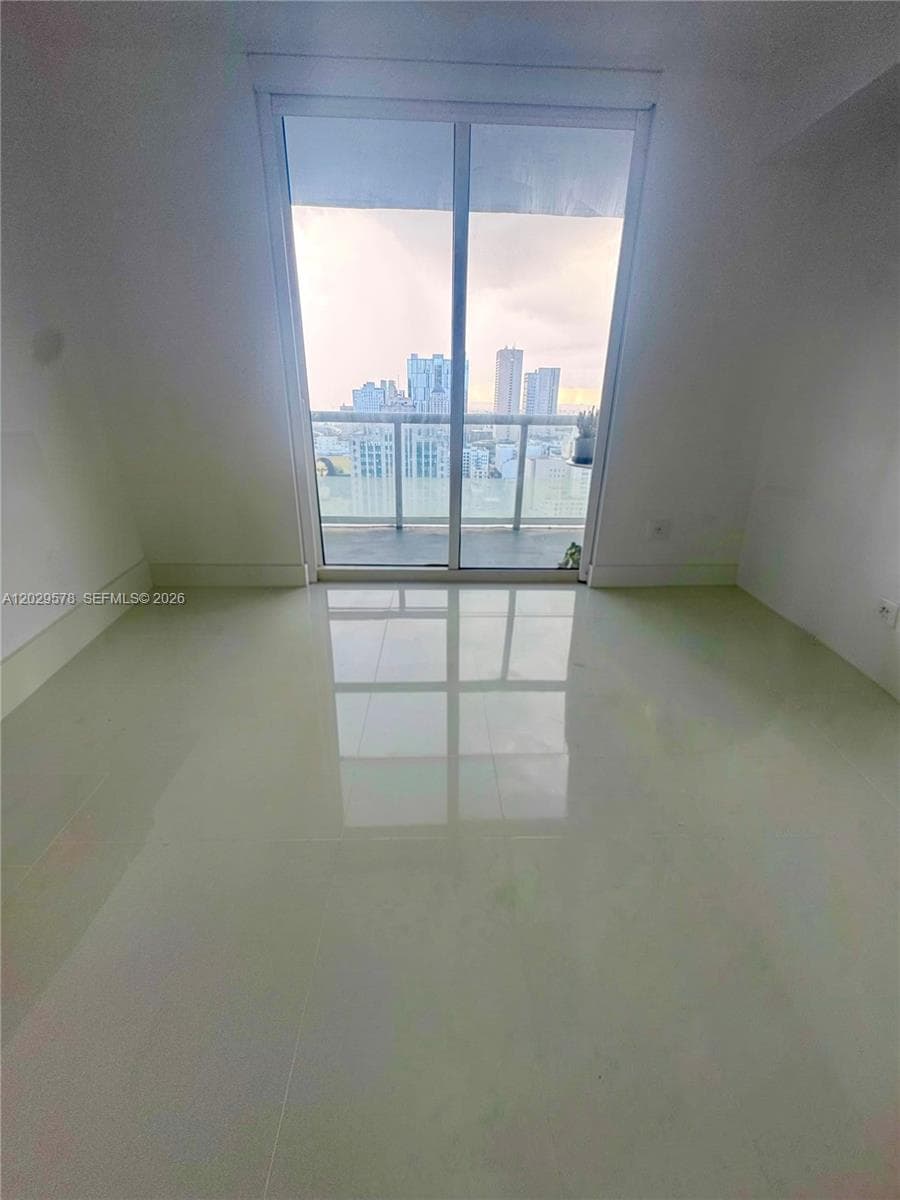 50 Biscayne Blvd # 2707, Miami FL 33132