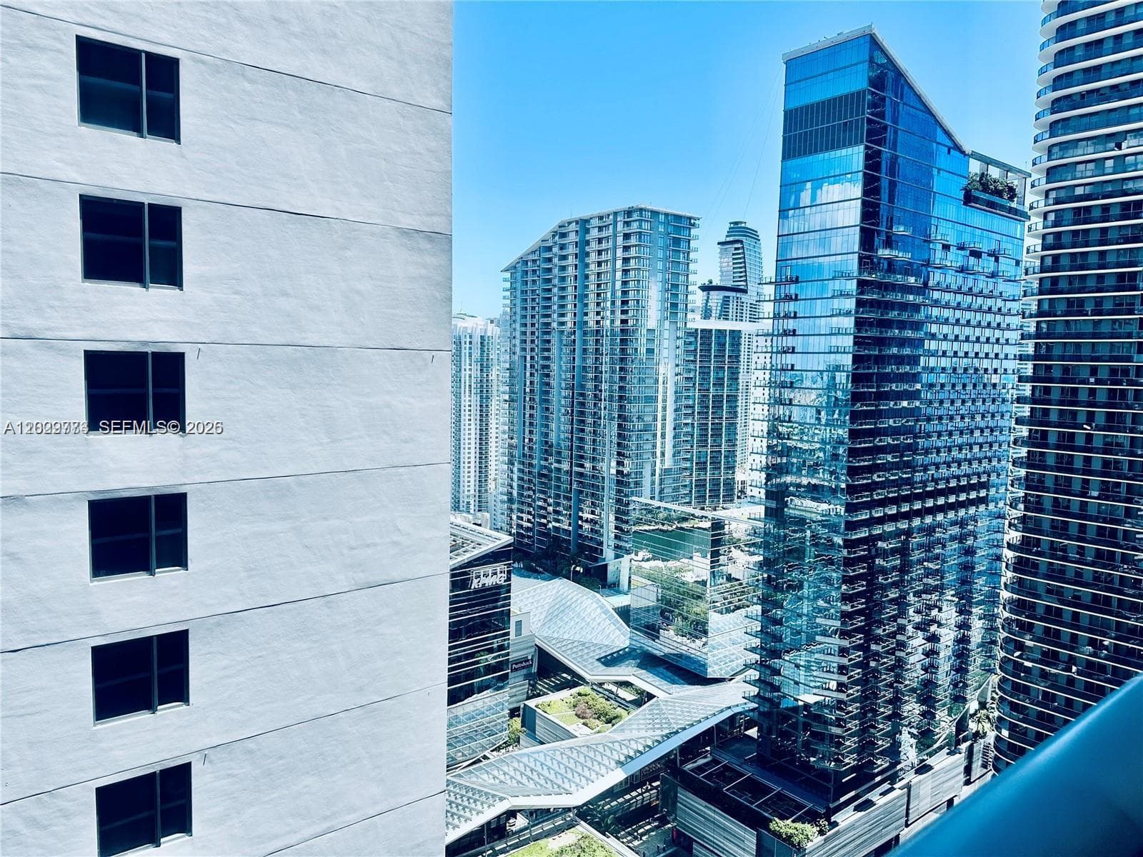 55 SW 9th St # 3409, Miami FL 33130