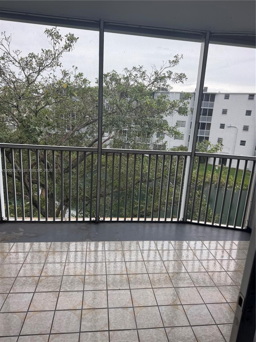 1710 NE 191st St # 3, Miami FL 33179