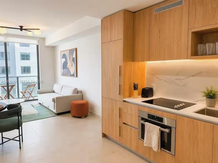 11 NE 6th St # 1212, Miami FL 33132