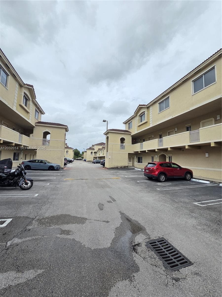 7989 NW 8th St # 108D, Miami FL 33126