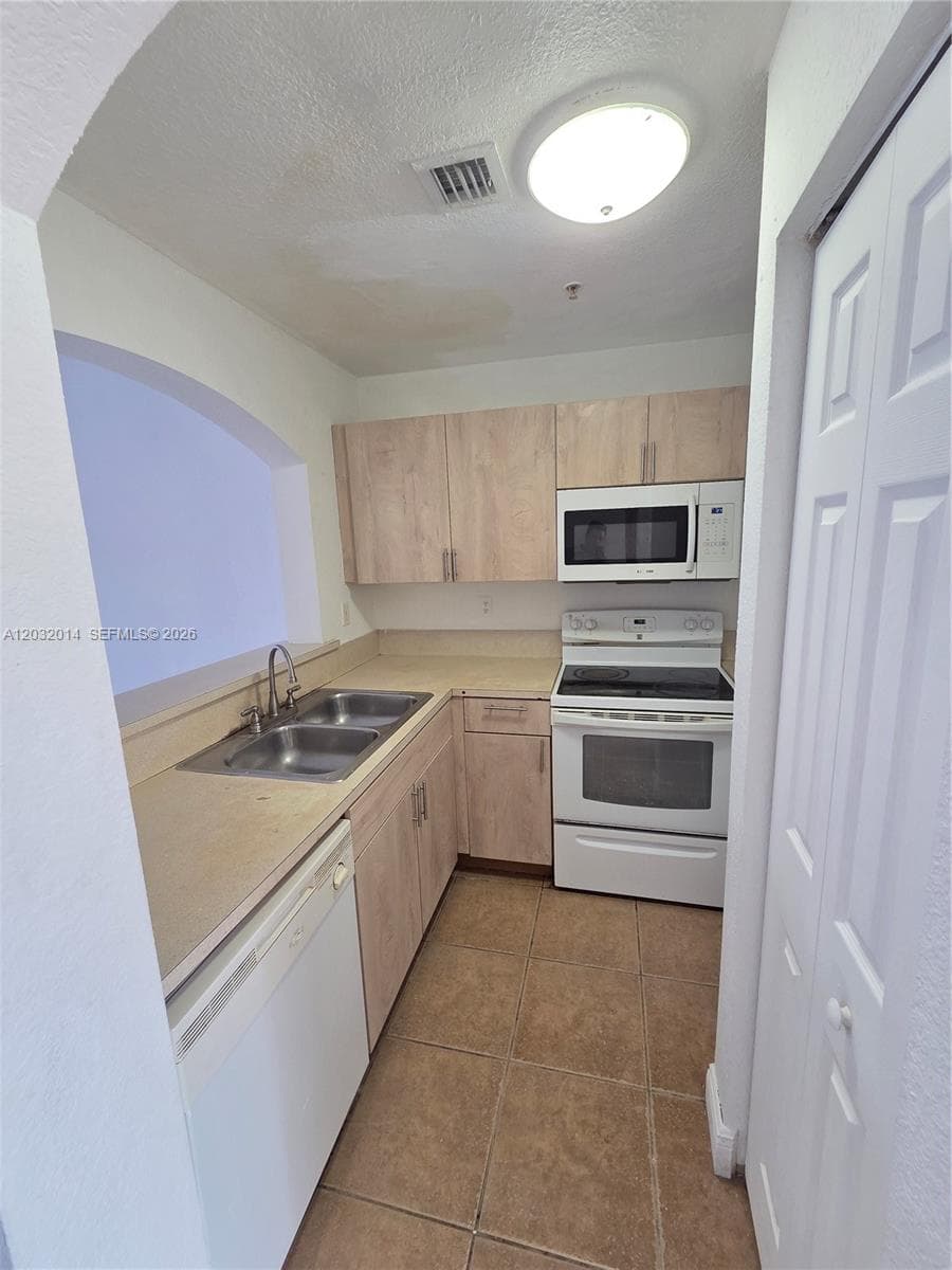 7989 NW 8th St # 108D, Miami FL 33126