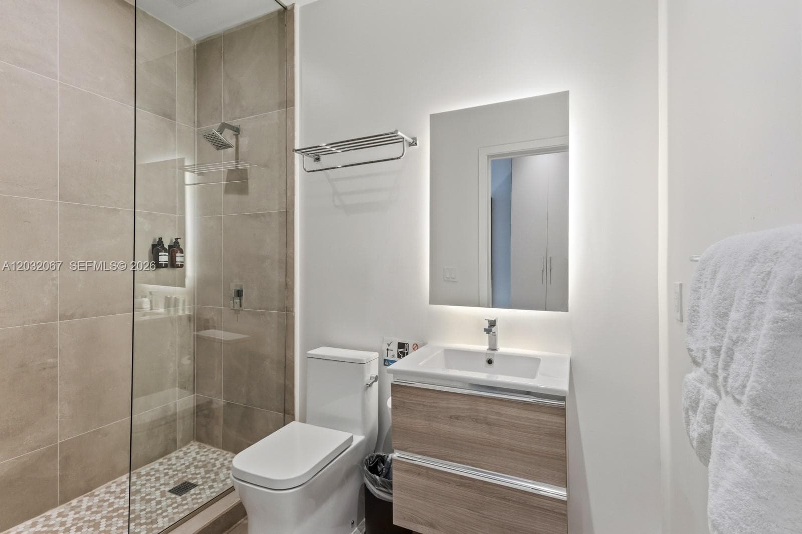 239 SW 9TH St # 301, Miami FL 33130