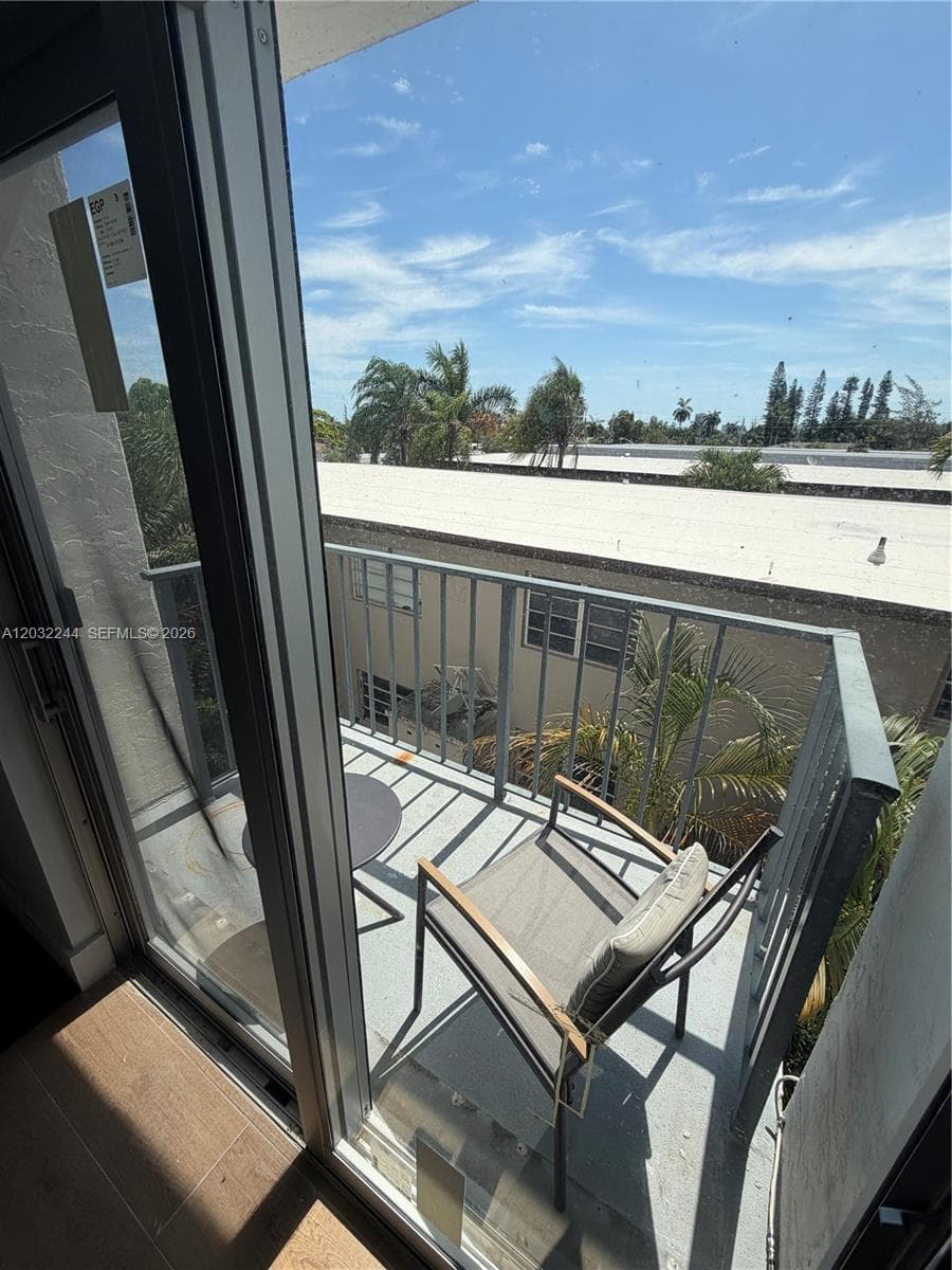 1960 Marseille Dr # 304, Miami Beach FL 33141