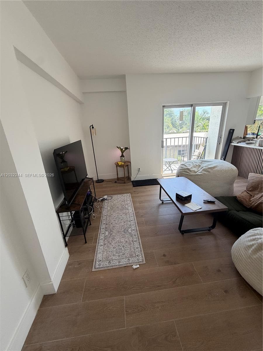 1960 Marseille Dr # 304, Miami Beach FL 33141