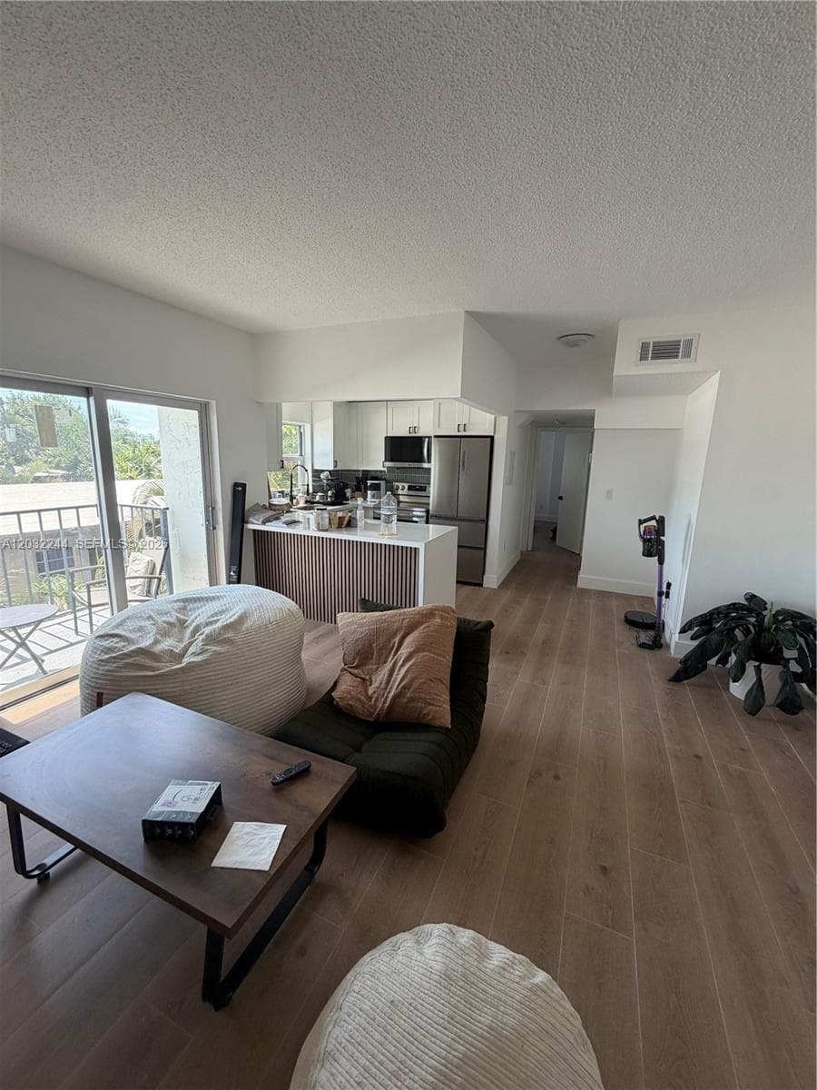 1960 Marseille Dr # 304, Miami Beach FL 33141