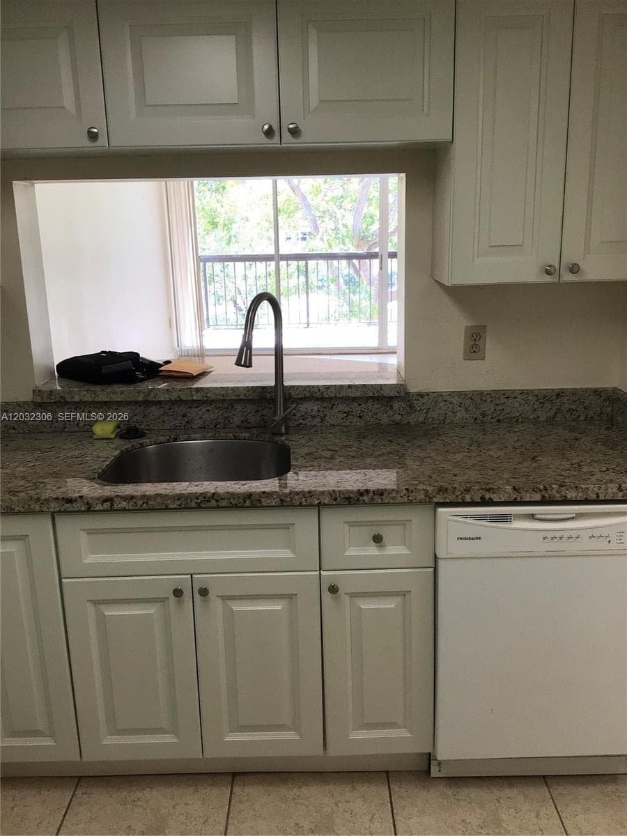 10975 SW 107th St # 302, Miami FL 33176