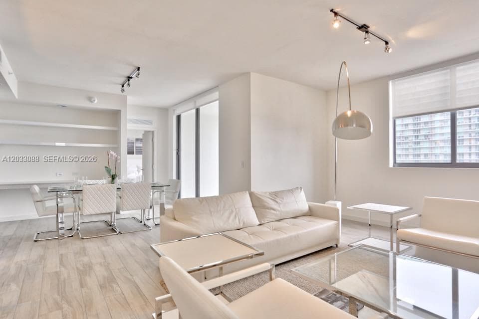 999 SW 1st Ave # 2404, Miami FL 33130