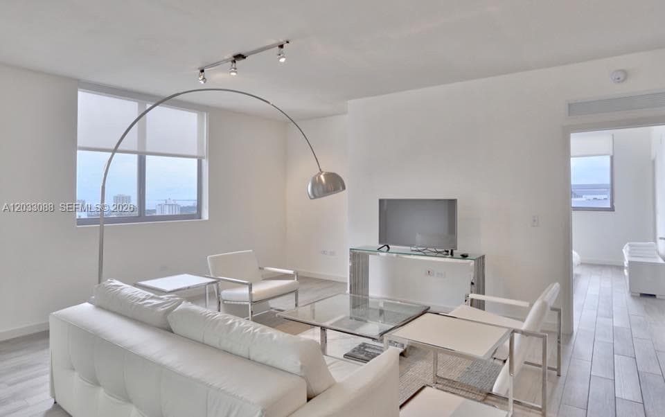 999 SW 1st Ave # 2404, Miami FL 33130