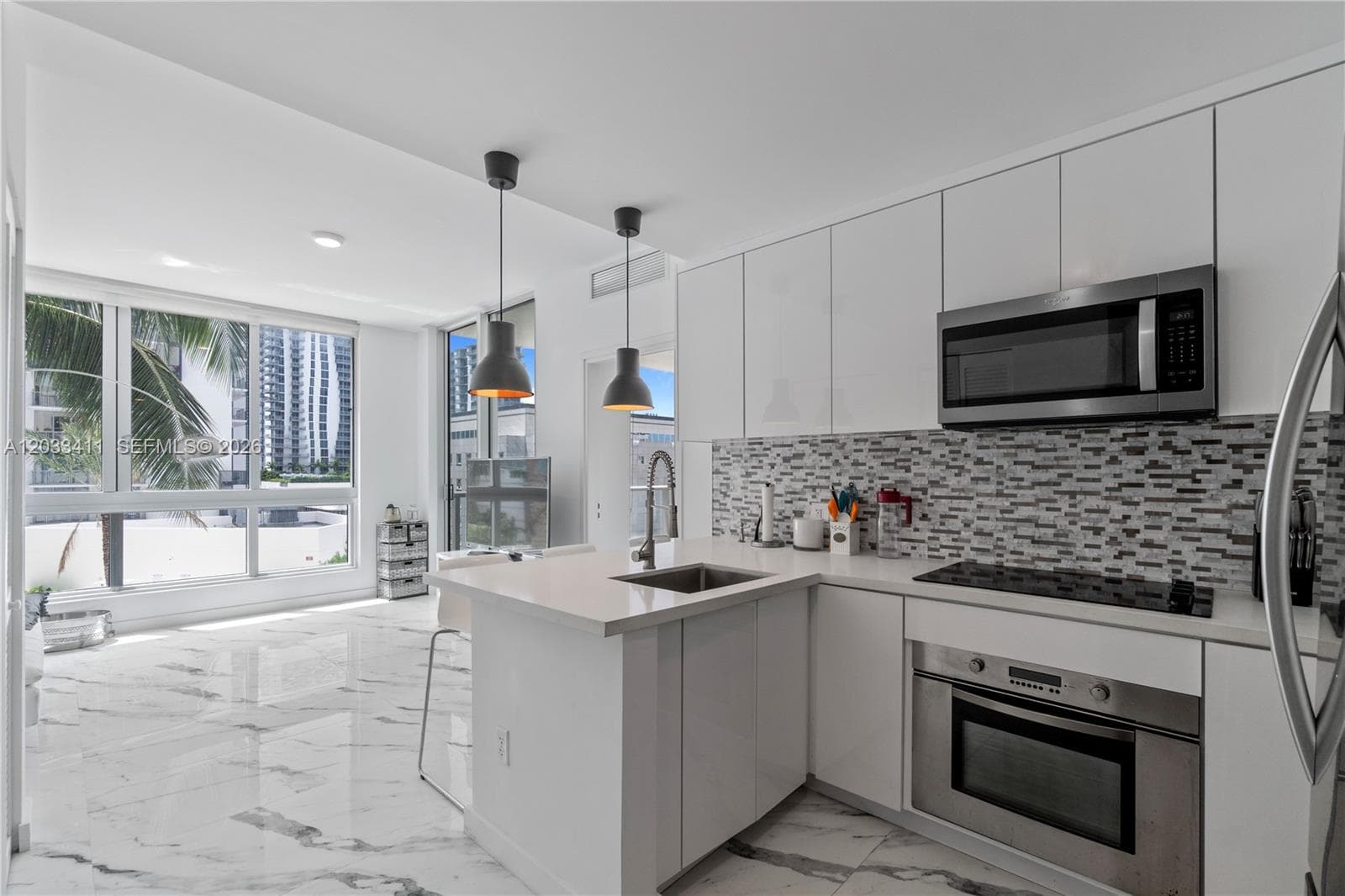 300 S Biscayne Blvd # 1411, Miami FL 33131