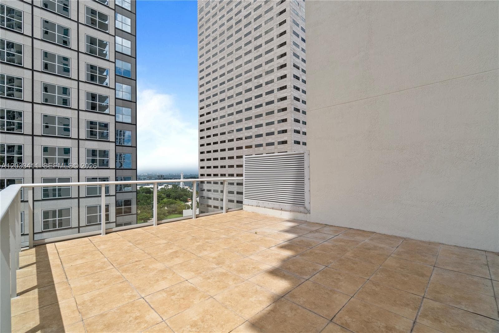 300 S Biscayne Blvd # 1411, Miami FL 33131