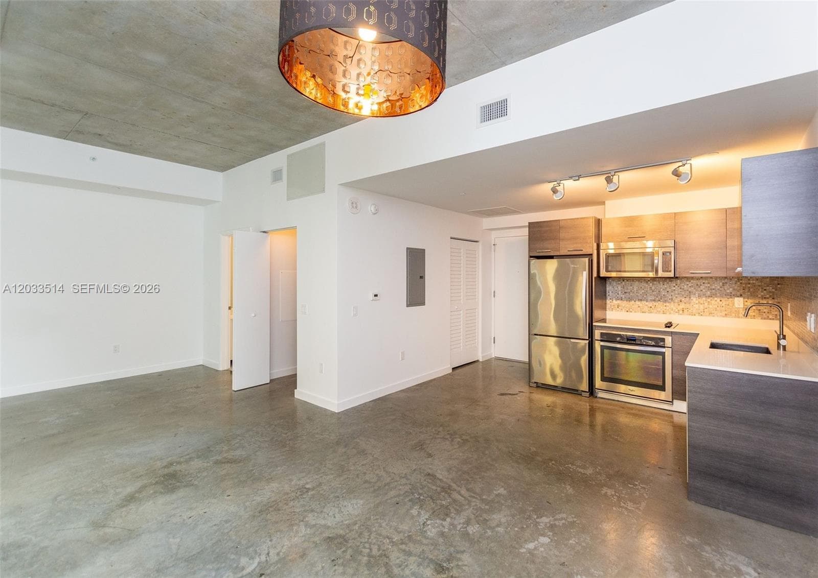 151 SE 1st St # 807, Miami FL 33131
