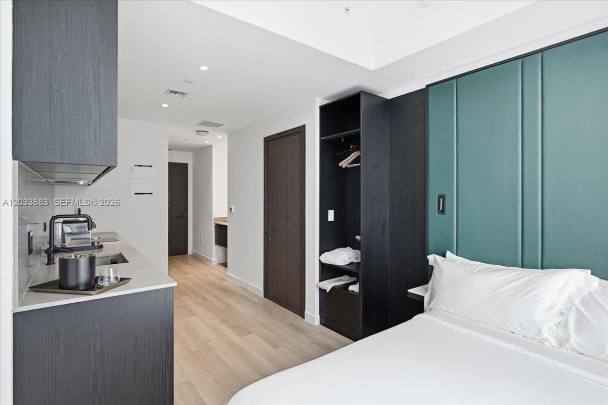 20 NE 11th # 4212, Miami FL 33132