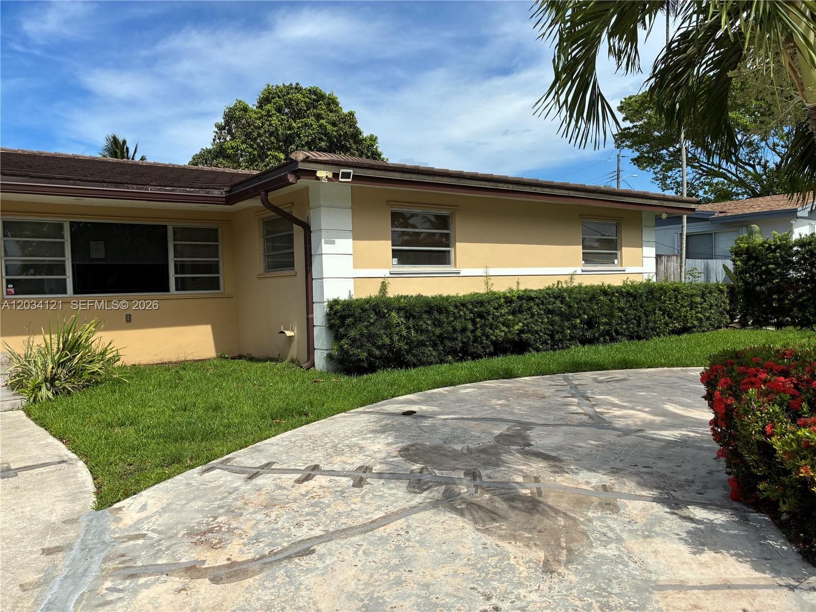 18715 NE 18th Ave, Miami FL 33179