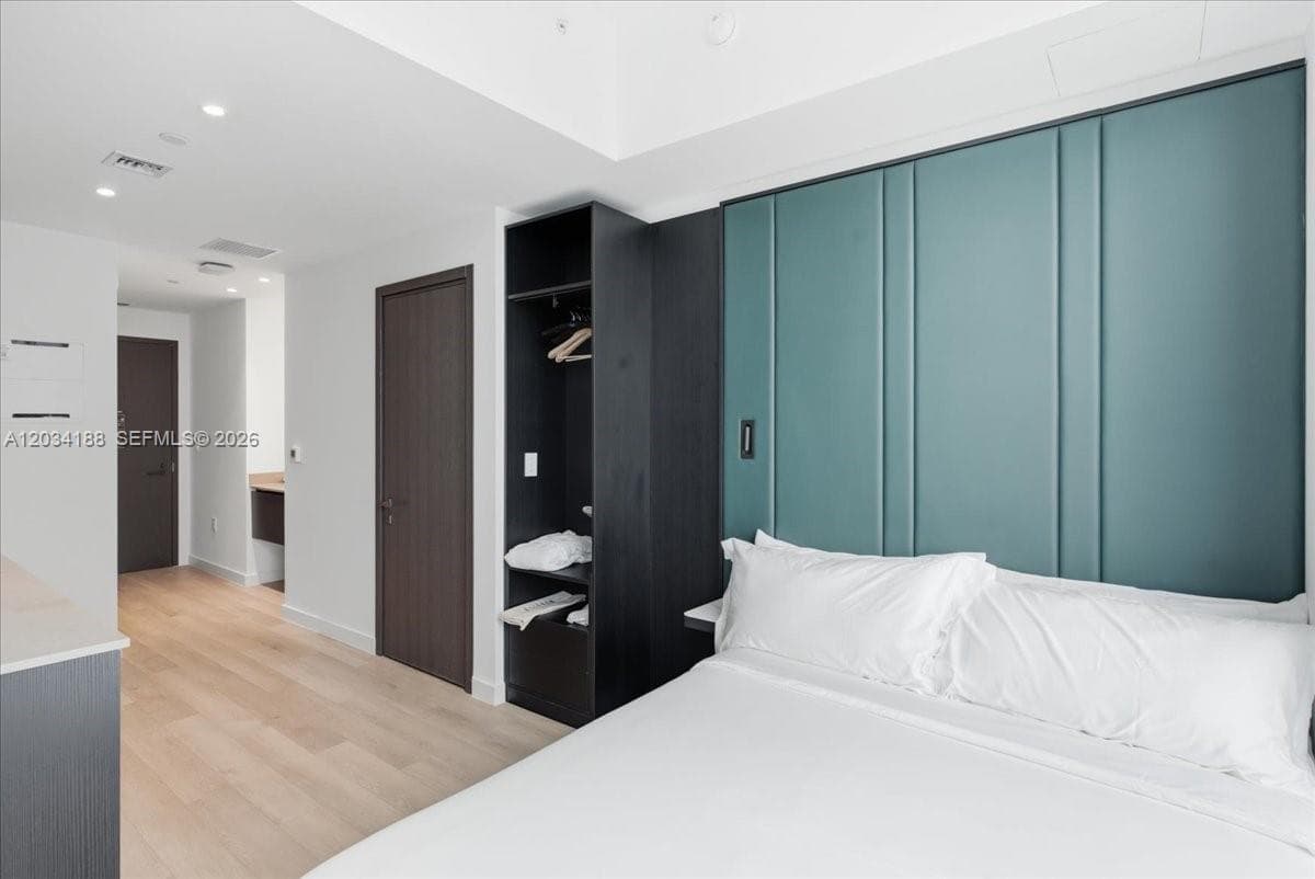 20 NE 11th # 4803, Miami FL 33132