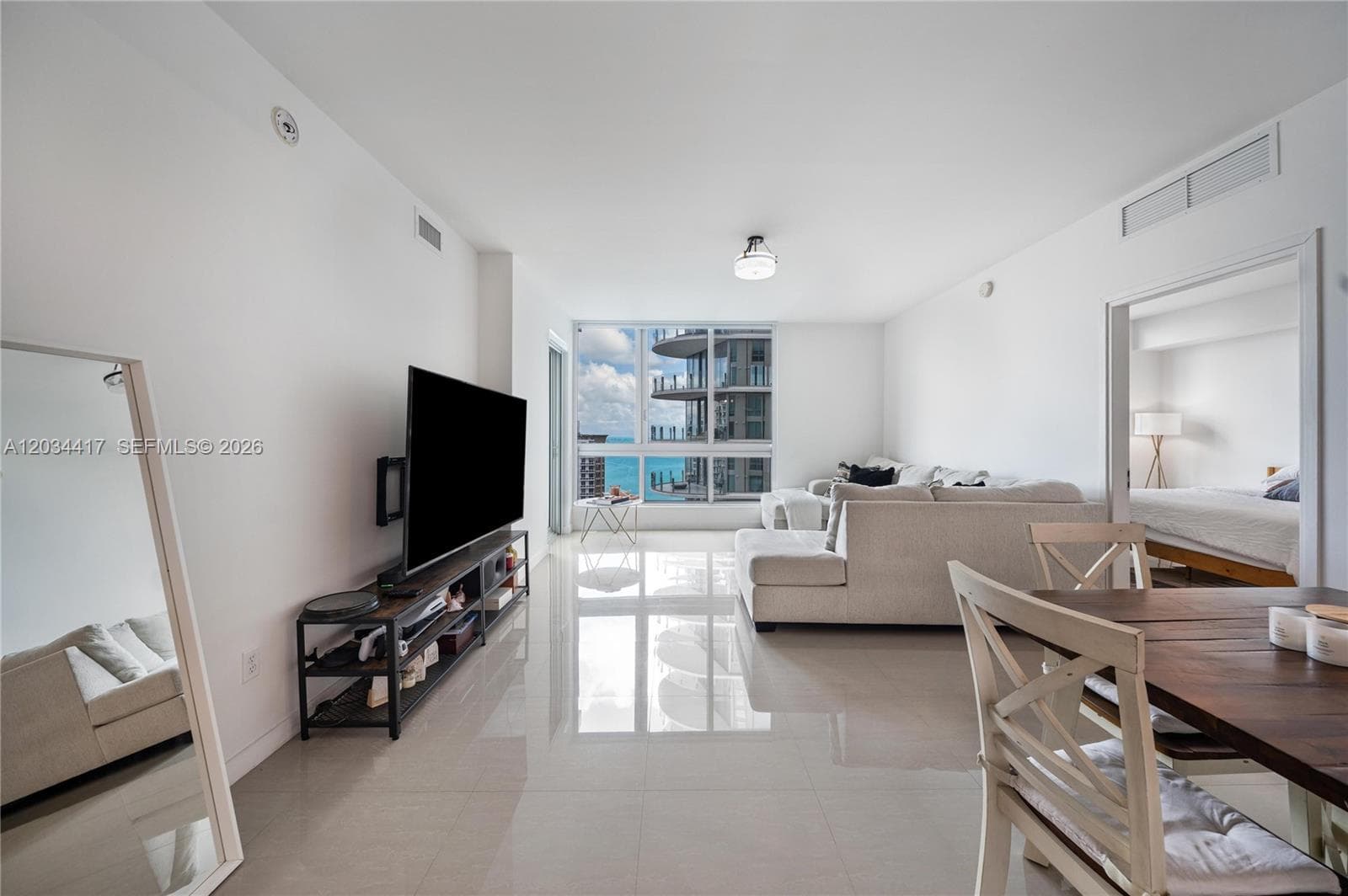 300 S Biscayne Blvd # 3406, Miami FL 33131