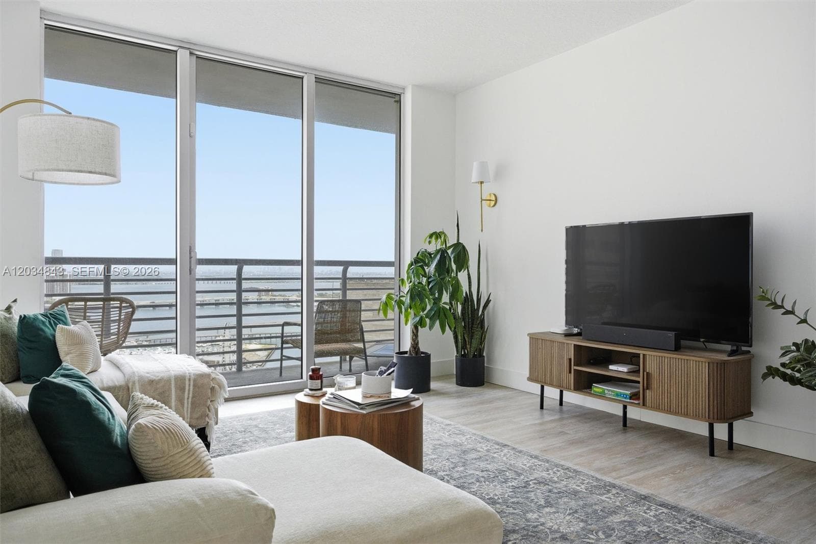 325 S Biscayne Blvd # 4022, Miami FL 33131