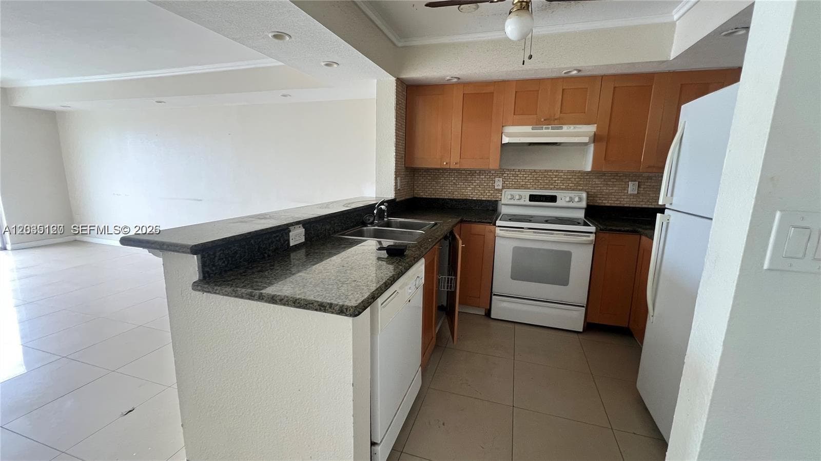 486 NW 165th St Rd # 606, Miami FL 33169